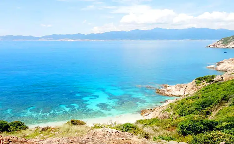 bãi biển bình ba nha trang