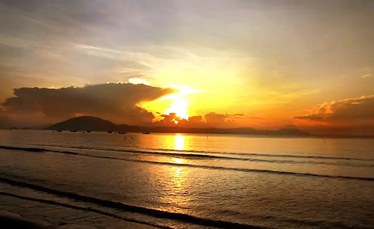 bãi biển dốc lết nha trang
