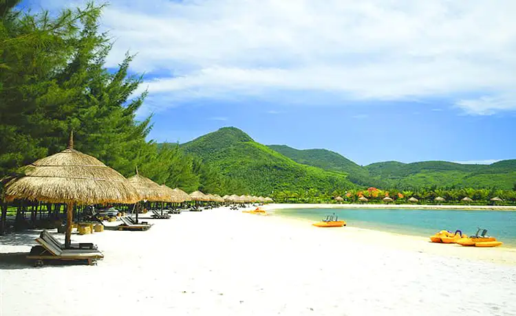bãi biển dốc lết nha trang