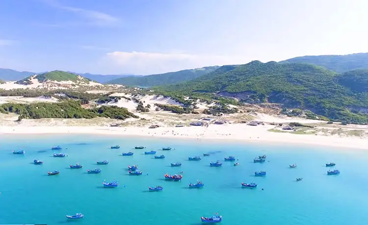 bãi biển hòn gầm nha trang