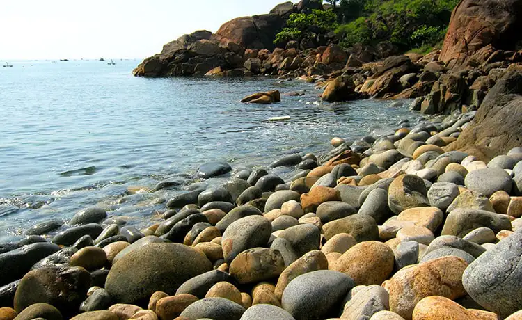 bãi đá trứng đảo bình hưng