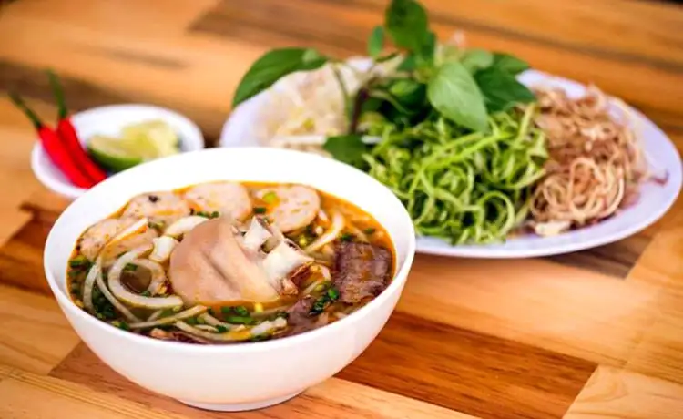 bún bò huế món ngon đà lạt
