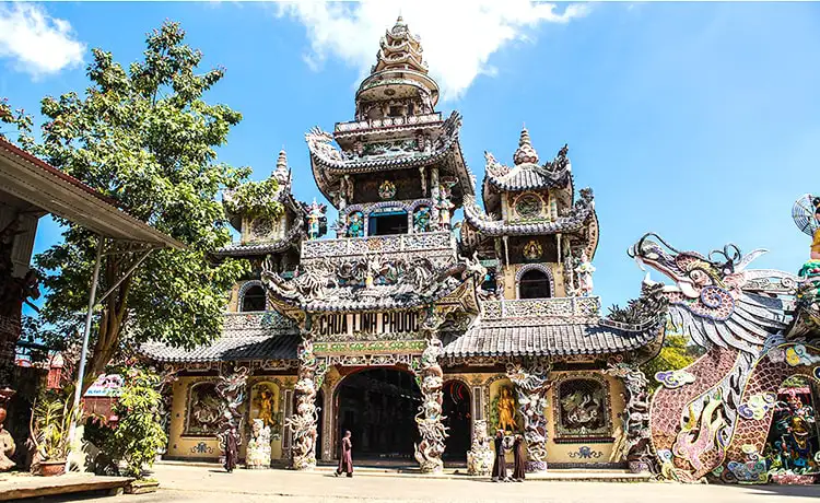chùa linh phước chùa ve chai đà lạt