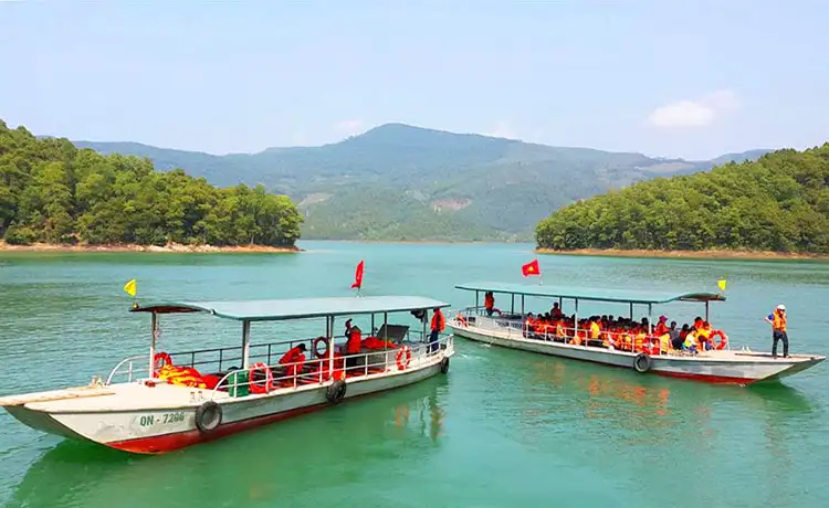 chùa lôi âm vịnh hạ long