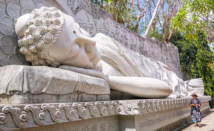 chùa long sơn nha trang