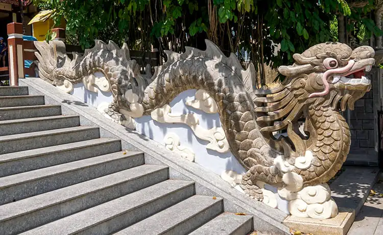 chùa long sơn nha trang