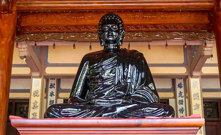 chùa long sơn nha trang