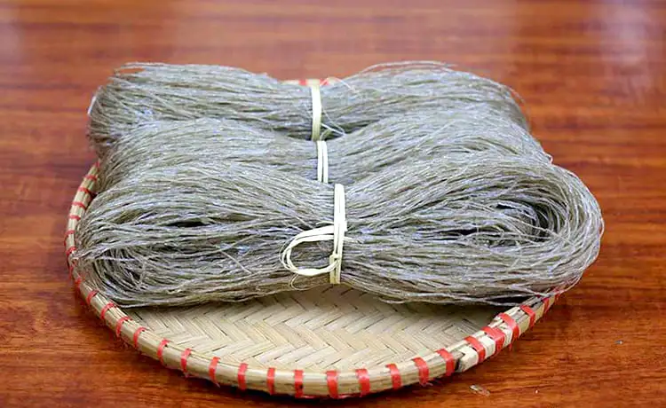 đặc sản cao bằng miếng dong đen
