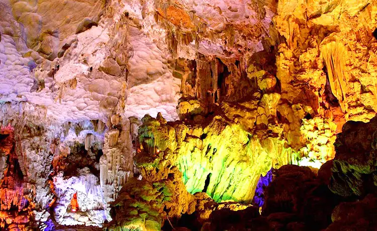 động thiên cung vịnh hạ long