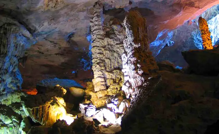 hang đầu gỗ vịnh hạ long