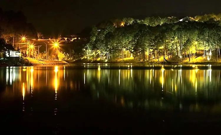 hồ than thở đà lạt về đêm