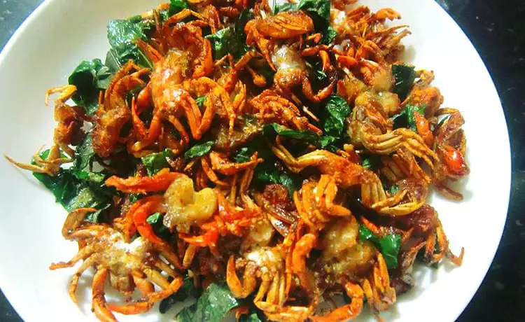 món ngon đặc sản ninh bình cua đồng rang lá lốt