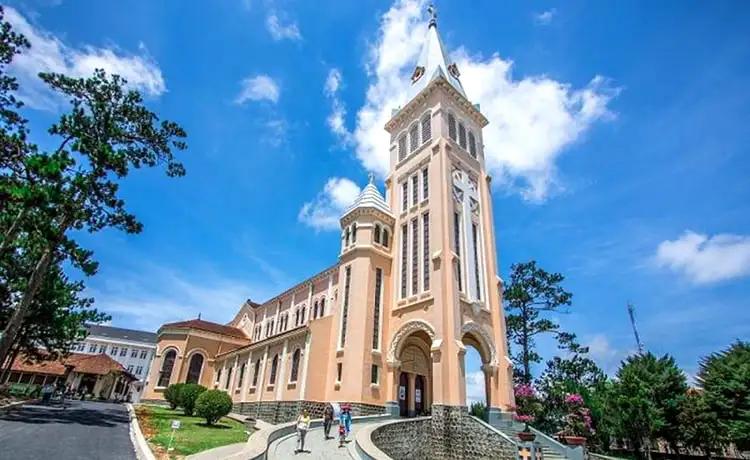 nhà thờ con gà nhà thờ chánh tòa đà lạt