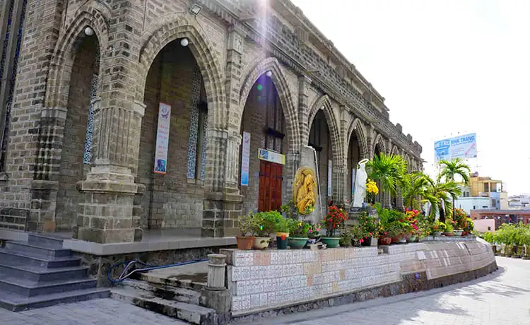 nhà thờ đá nha trang