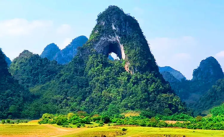 núi mắt thần cao bằng