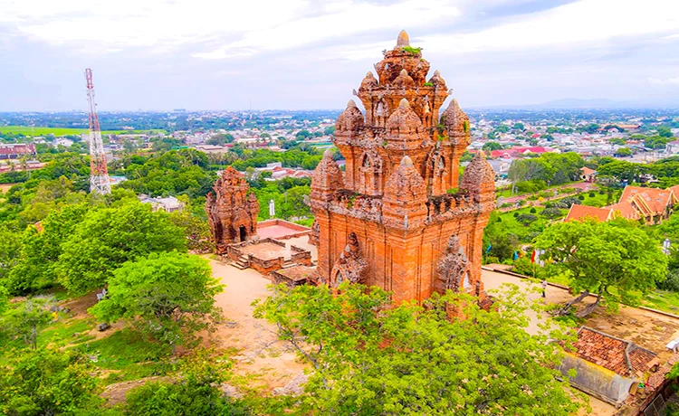 tour du lịch ninh thuận 1 ngày tháp poklong girai làng gốm đồi cát
