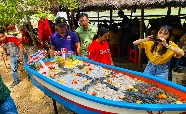 tour bà lụa 2 ngày 2 đêm rừng tràm trà sư hòn trẹm