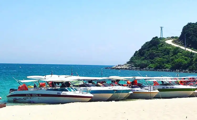 nhà phao trên biển cù lao chàm