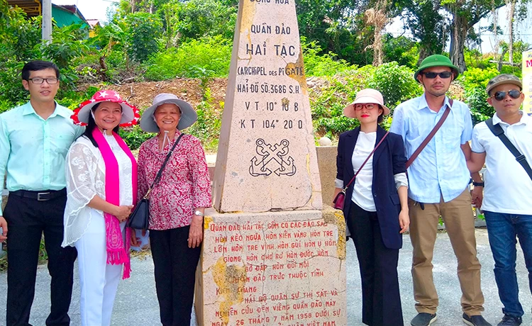tour du lịch đảo hải tặc 1 ngày câu cá lặn ngắm san hô