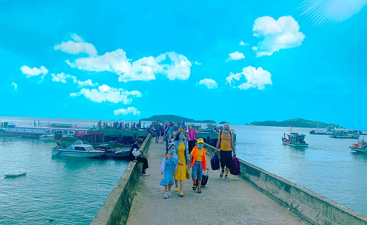 tour du lịch đảo hải tặc 2 ngày 1 đêm câu cá lặn ngắm san hô