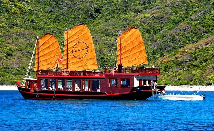 Tour du thuyền Nha Trang trong ngày