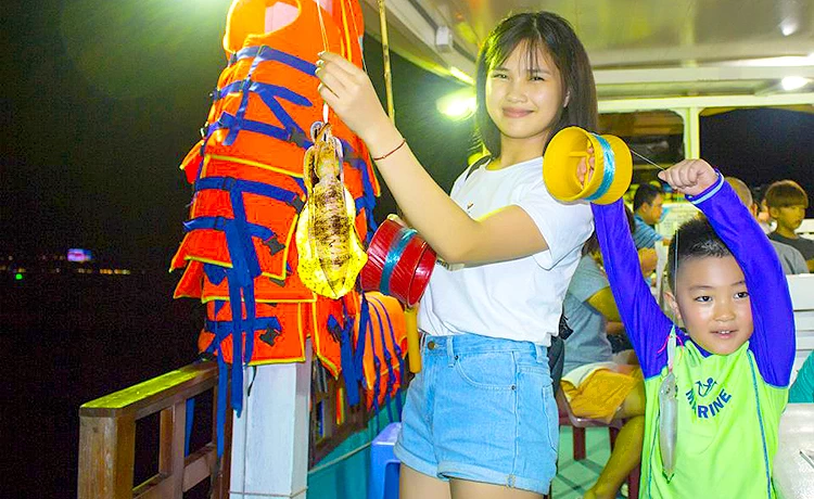 Tour Ngắm hoàng hôn - Câu mực đêm Phú Quốc trong ngày